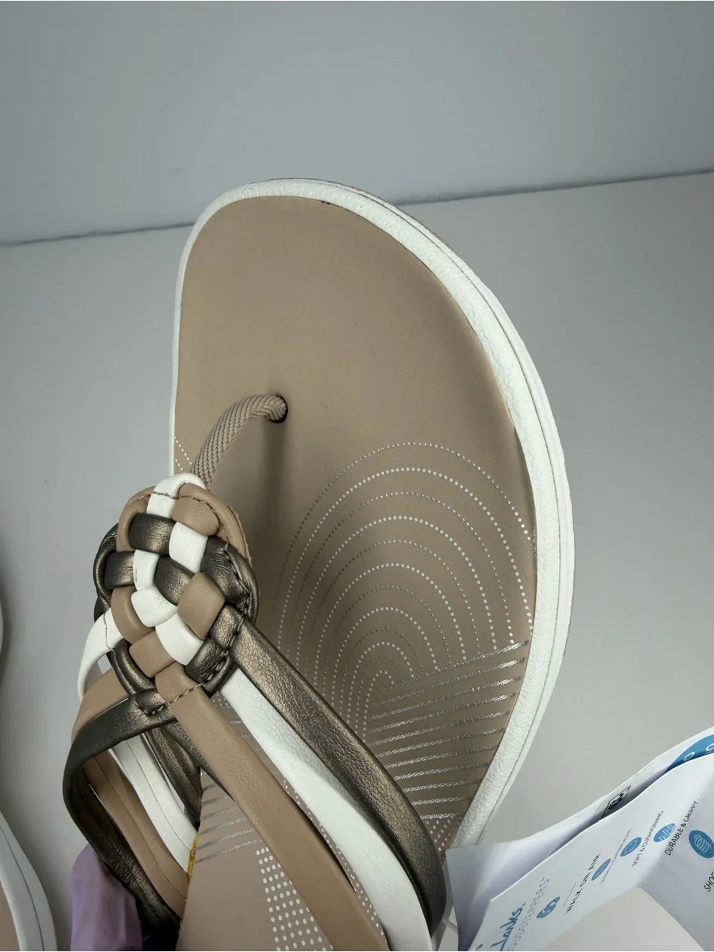 Clark's Cloudsteppers Breeze Coral Thong Sandals Brown Metallic Combo Size 7M - Picture 9 of 11